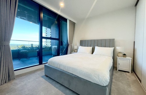 Glen Waverley Apartment | Modern Luxury 2 Bed, 2 Bath Apartment With Free Parking in Central Location