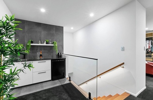 Minyama House | Modern Luxury Pool Oasis