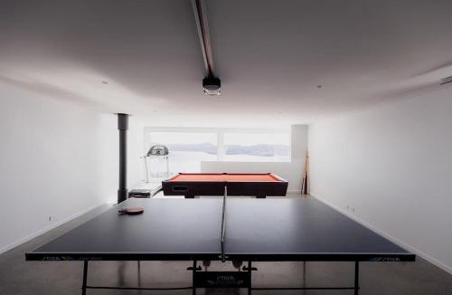 Sandy Bay House | Modern Luxury & Sweeping Views in Sandy Bay