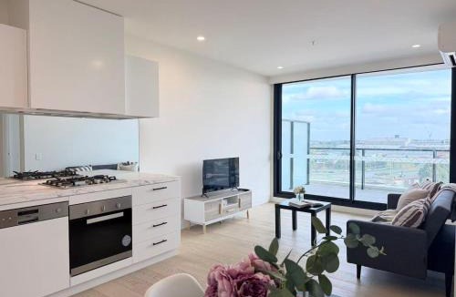 Clayton Apartment | Modern M City Resort Suite 2BR w Balcony Parking M2808