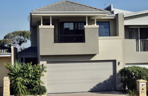 Palmyra House | Modern Melville Plaza Townhouse close to Swan River and Port beach.