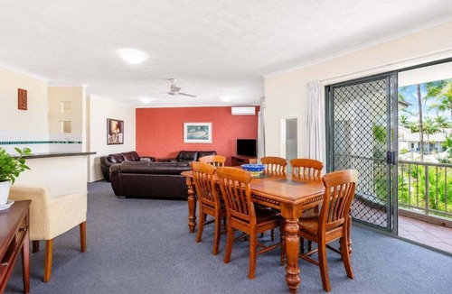 Mermaid Beach Apartment | Modern Mermaid Beach | Resort Pool & Walk to Beac
