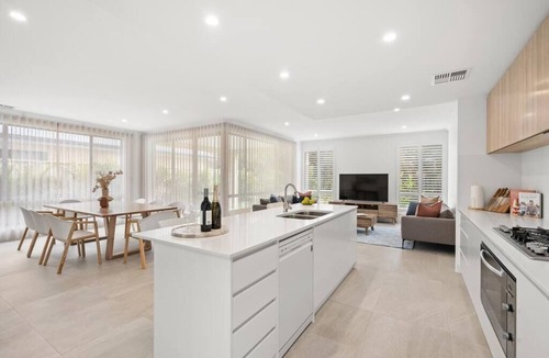 Willetton House | Modern Minimalistic Home 3BR
