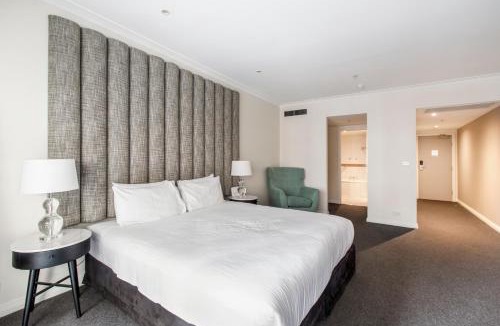 Chinatown Apartment | Modern Nomads Beautiful King Studio with Indoor Pool & Balcony