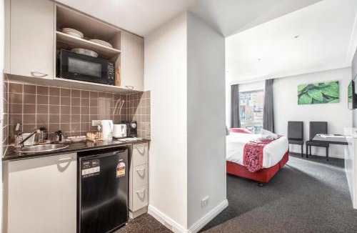 Chinatown Apartment | Modern Nomads Centrally Located Studio with Queen Bed Near CBD