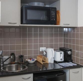 Chinatown Apartment | Modern Nomads Centrally Located Studio with Queen Bed Near CBD