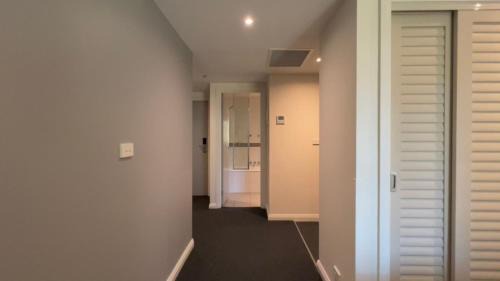 Chinatown Apartment | Modern Nomads City-bound King Studio with Indoor Pool