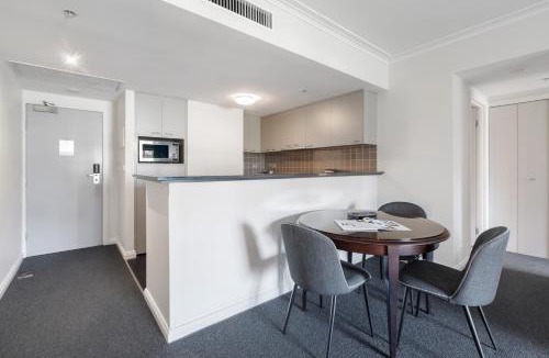 Chinatown Apartment | Modern Nomads King Size 1BR with Pool in the Heart of Melbourne
