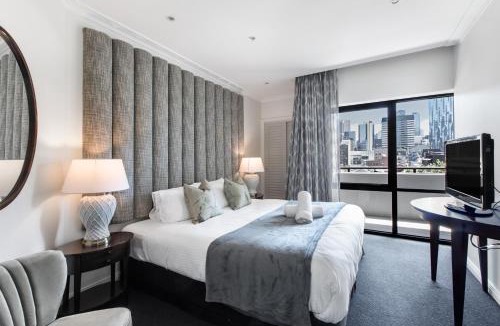 Chinatown Apartment | Modern Nomads King Size 1BR with Pool in the Heart of Melbourne