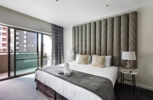 Chinatown Apartment | Modern Nomads Lovely King Size Studio with Balcony and Pool