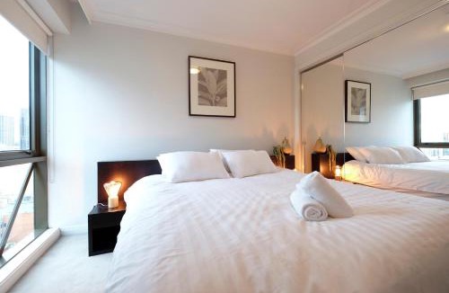 Chinatown Apartment | Modern Nomads Spacious City Centre 2BR 2Bath with Free Parking