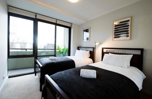 Chinatown Apartment | Modern Nomads Spacious City Centre 2BR 2Bath with Free Parking