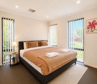 Bassendean Villa | Modern oasis