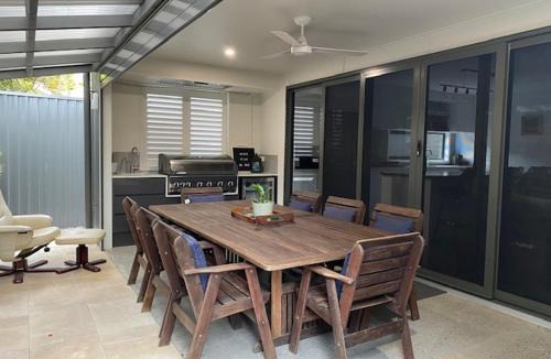 Palm Beach House | Modern Palm Beach getaway to suit whole family