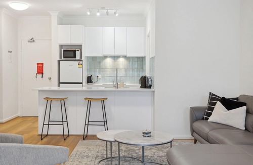 East Perth Apartment | Modern & Relaxed, 2BR, Central with Courtyard & Parking