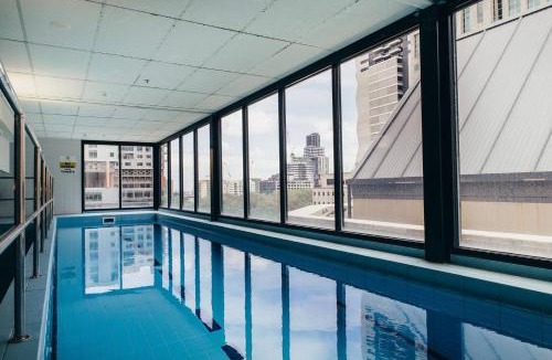 Melbourne Central Business District Apartment | Modern Resort-style Stay near Queen Vic Market