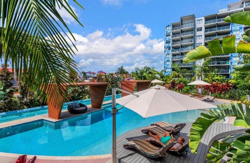 West End Apartment | Modern Riverside Oasis - Gym Pool WiFi & Parking