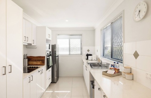 Rocklea Apartment | Modern Rocklea 1BR | AC & Workspace | 219D1