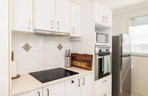 Rocklea Apartment | Modern Rocklea 1BR | AC & Workspace | 219D1