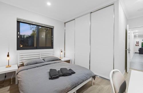 St James House | Modern Rooms for Professionals-Walk to Curtin University