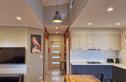 Alexandrina Villa | Modern shipping container Cargo Villa, offering spectacular Murray River views.