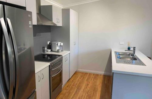 Furnissdale Apartment | Modern spacious apartment, Airconditioned, WIFI & coffee machine