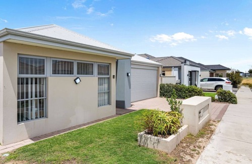 Alkimos House | Modern & Spacious in Alkimos!