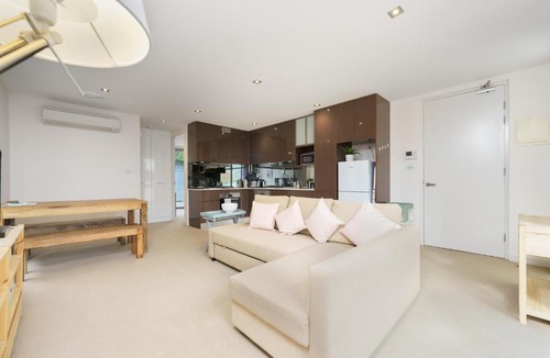 Campbell Apartment | Modern Stay in Campbell Near Canberra Centre - Hosted by Canstay