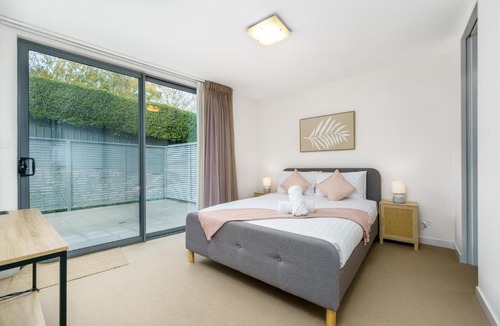 Campbell Apartment | Modern Stay in Campbell Near Canberra Centre - Hosted by Canstay