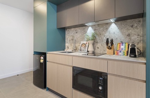 North Fremantle Apartment | Modern Studio with Rooftop and BBQ Access