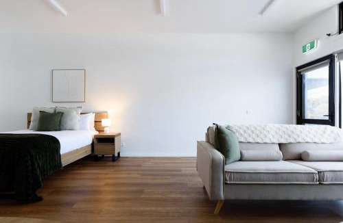 Hillcrest Apartment | Modern Studio Near Burnie | Cozy & Bright