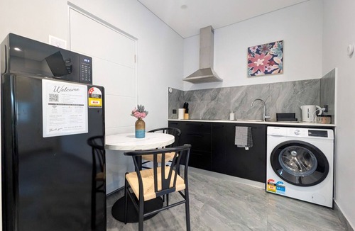 Berrimah Apartment | Modern Studio Retreat in Exclusive Northcrest