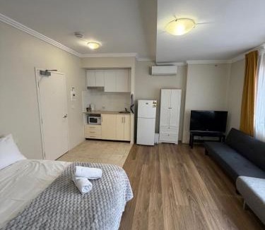 Darling Harbour Apartment | Modern Studio Steps to Chinatown & Darling Harbour