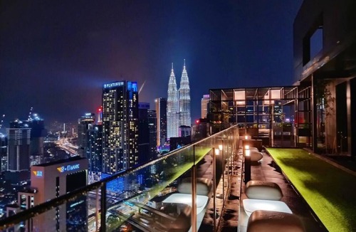 Kuala Lumpur City Centre Apartment | Modern Studio with Stunning City Views