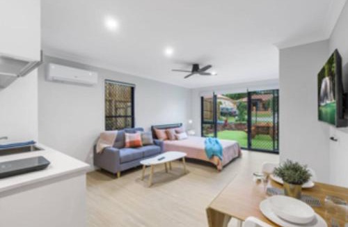 Sunnybank House | Modern Studio with Garden Views in Shared Home