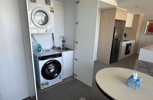 Phillip Apartment | Modern Style Comfortable 1Bedroom Apt with Parking