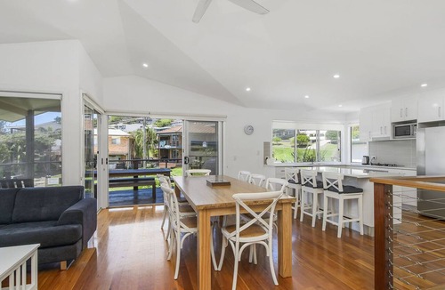 Crescent Head House | MODERN & STYLISH WITH VIEWS
