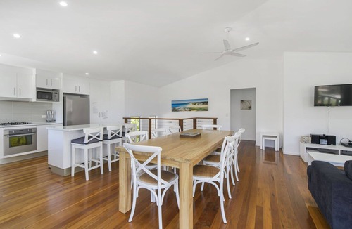 Crescent Head House | MODERN & STYLISH WITH VIEWS