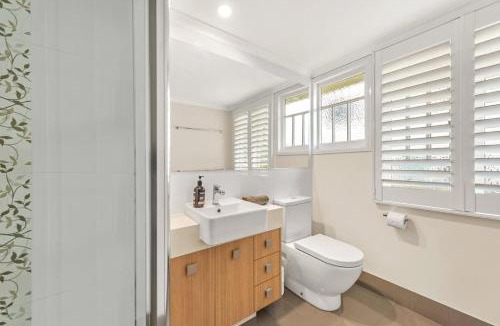 Kedron House | Modern Twist and Old World Charm - 3Bed-2Bath-2Car