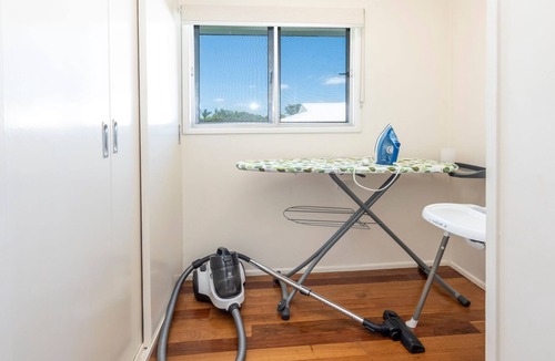 Urangan House | Modern Urangan Beach House Close To Beach - CoastHM