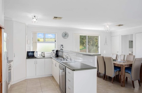 Encounter Bay House | Moet Escape in Style