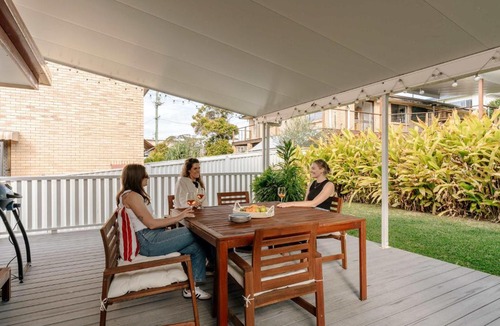 Moffat Beach Apartment | Moffat Beach Coastal Contemporary Unit A