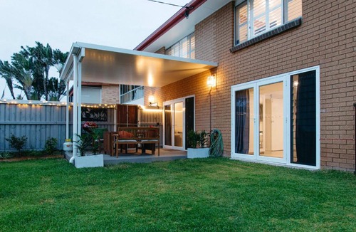 Moffat Beach Apartment | Moffat Beach Coastal Contemporary Unit B
