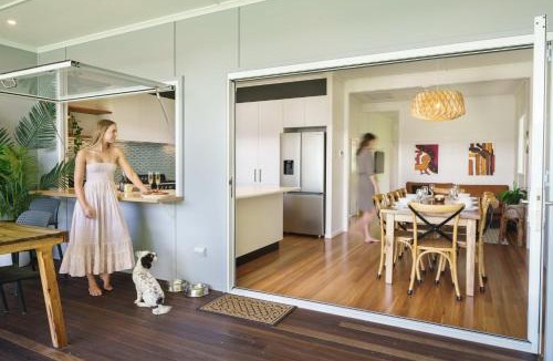 Moffat Beach House | Moffat Beach Entertainer with Kids Retreat & Walk to Beach