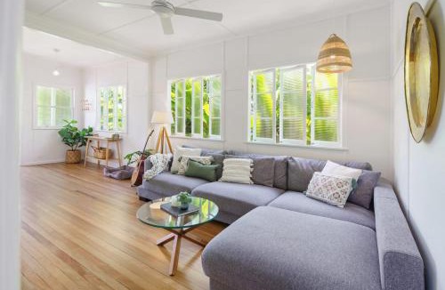 Moffat Beach House | Moffat Beach Entertainer with Kids Retreat & Walk to Beach