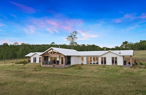 Lovedale House | Molly Morgan Vineyard Lovedale Breakaway Villas . Sleeps Up to 6