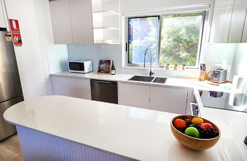 North Bondi Apartment | Moments to famous Bondi Beach