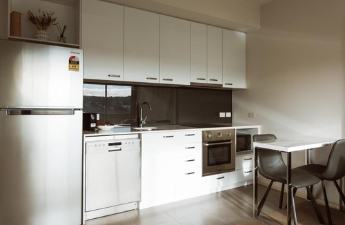 Bellerive Apartment | Montage Apartment + Views + Location + Car Parking