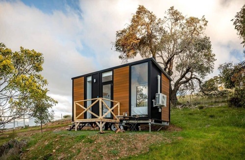 Ararat House | Montara Views 2 by Tiny Away