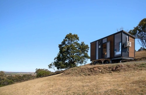 Ararat House | Montara Views 4 by Tiny Away